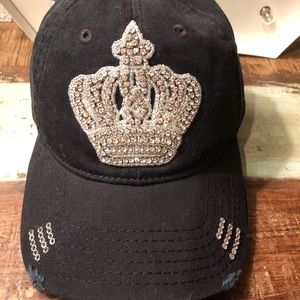 Women’s black baseball cap